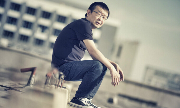 嘲讽陈年是很容易的事，但我更愿意祝他成功